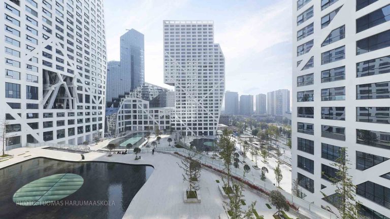 Photograph of a commercial center in Chengdu, China