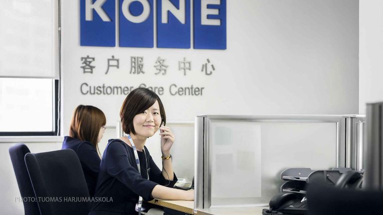 Customer care photography by Tuomas Harjumaaskola